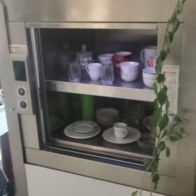 Amada yemek asansoru